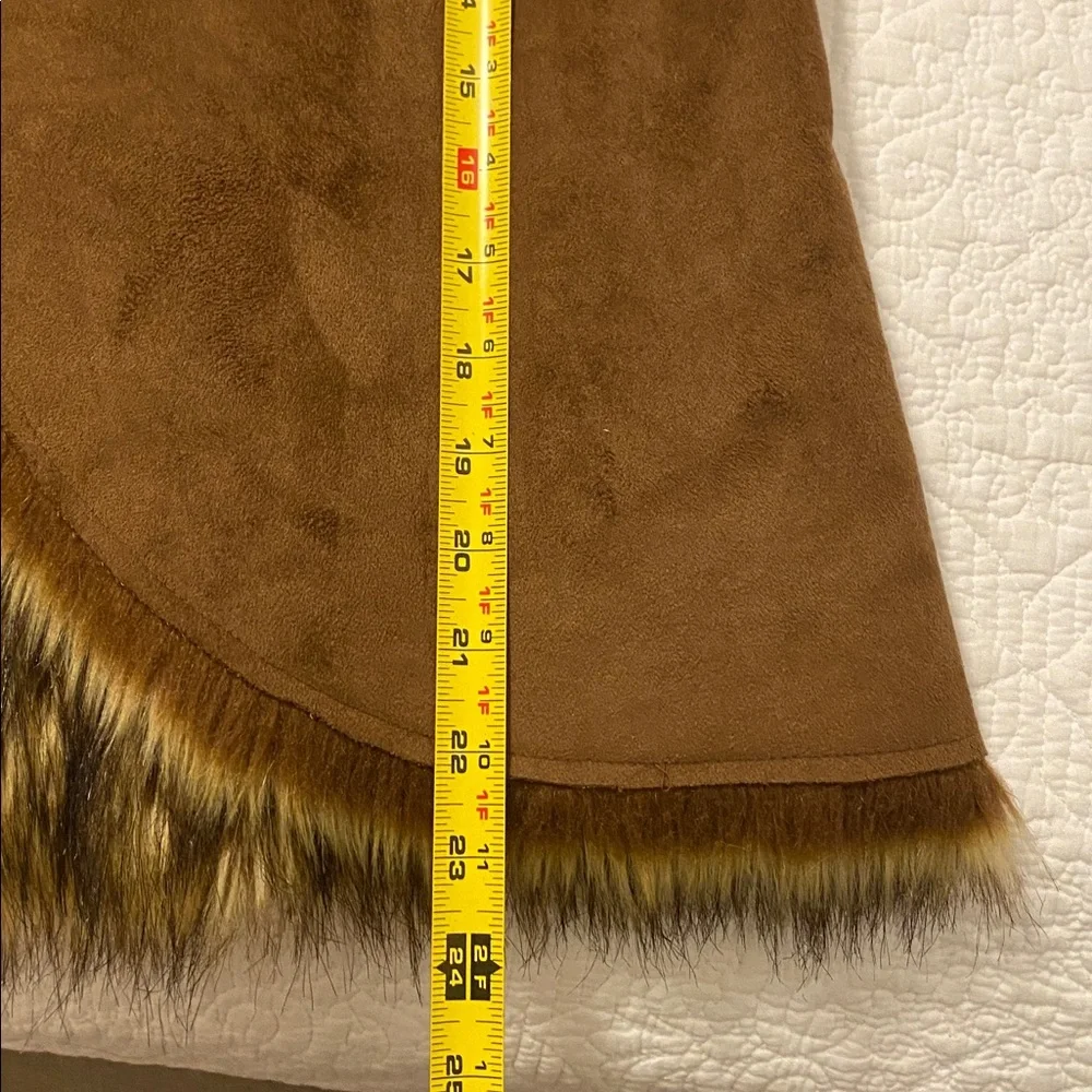 Trending fall 2025 Chicos faux suede and fur vest in mocha - Picture 6 of 8